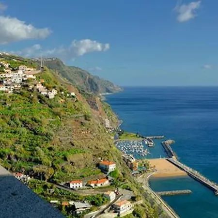 Casa Da Fonte Dos Castanheiros Estreito Da Calheta
