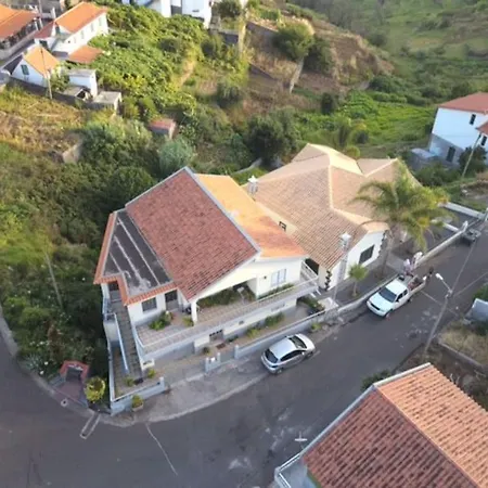 Casa Da Fonte Dos Castanheiros Estreito Da Calheta