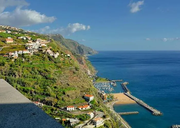 Casa Da Fonte Dos Castanheiros Estreito Da Calheta