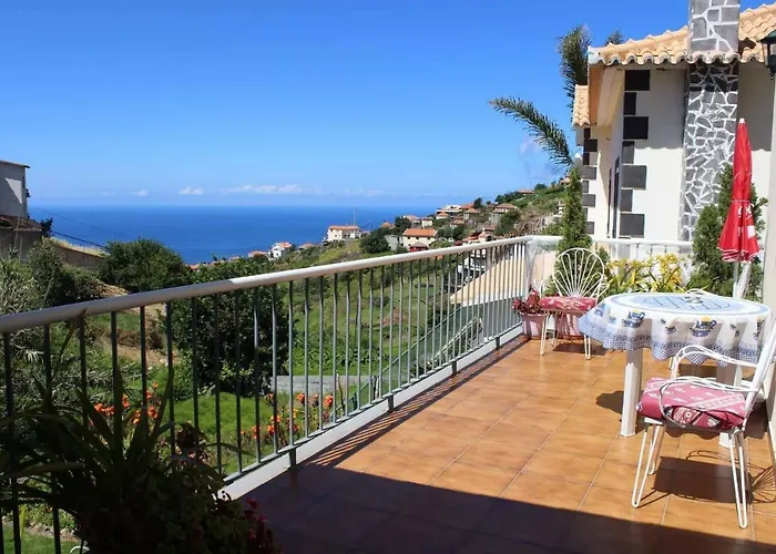 Casa Da Fonte Dos Castanheiros * Estreito Da Calheta